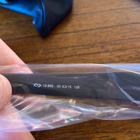 Oakley gascan black non polarized - Picture 3 of 3